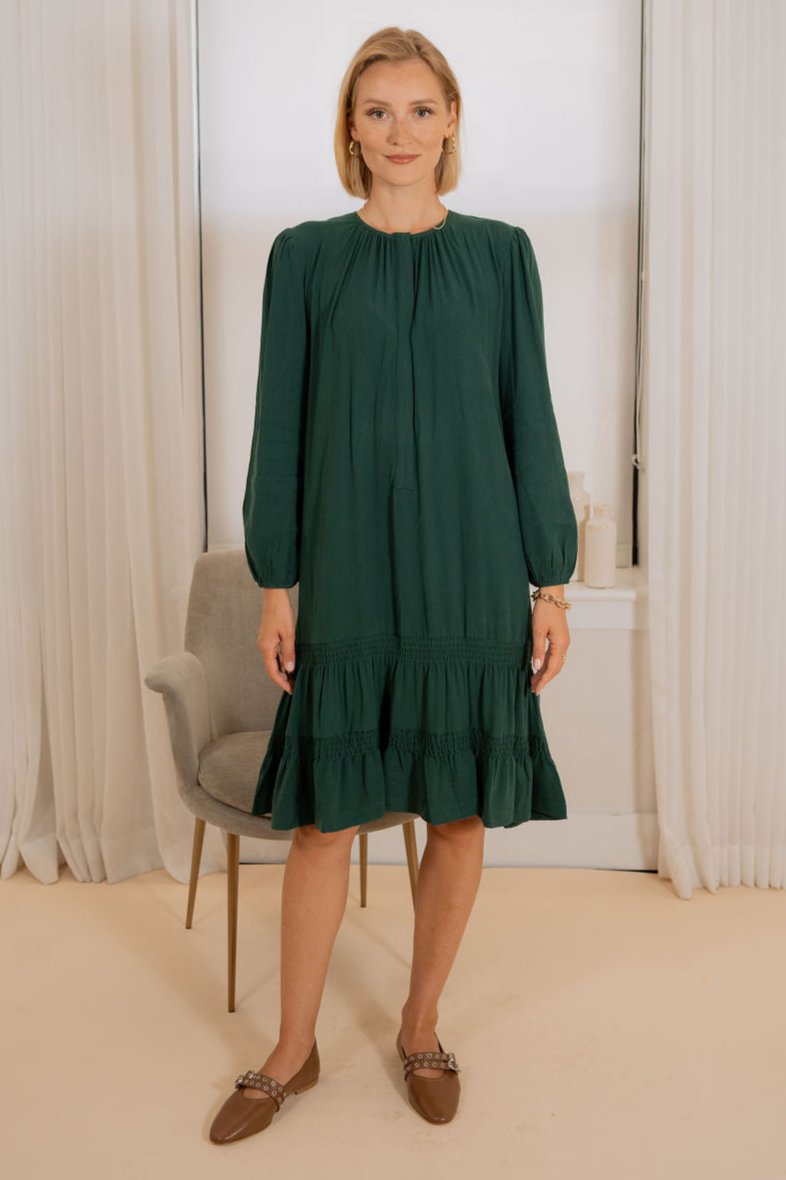 Two layers drop smock Crepe dress Two layers drop smock Crepe dress