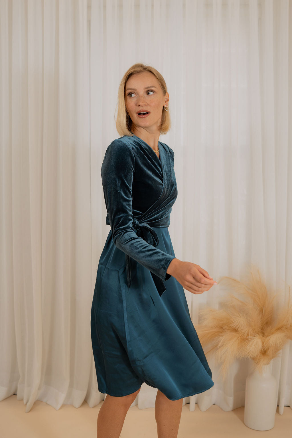 Wrap velvet top with satin jumper - Blue