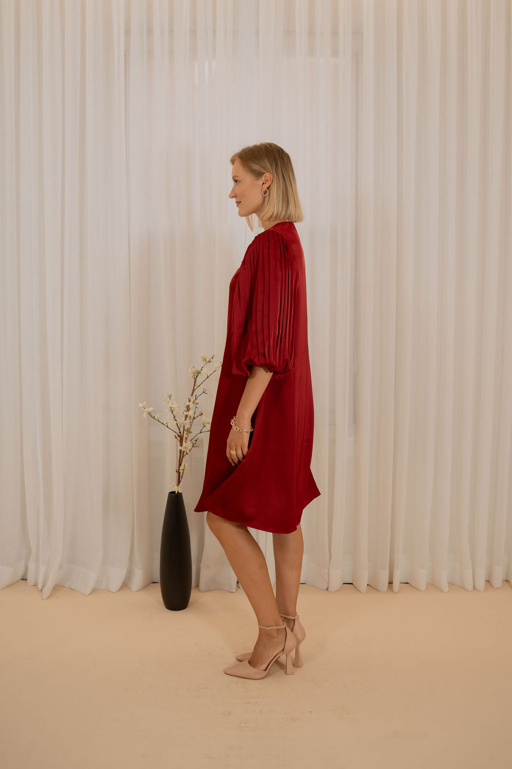 A-line satin dress pleated sleeves