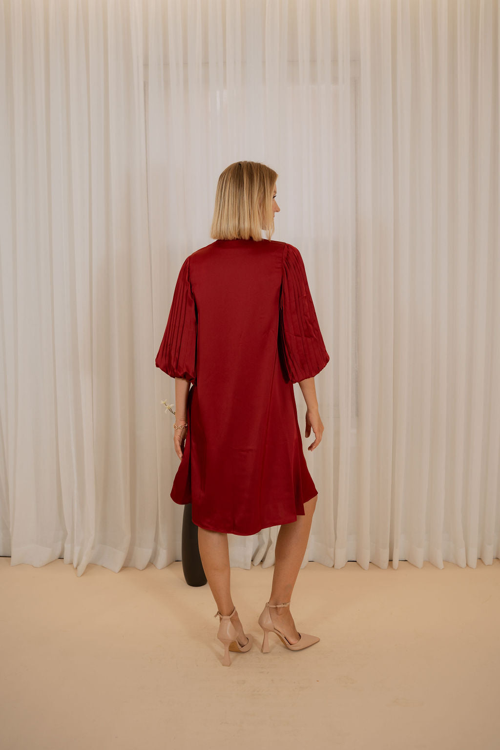 A-line satin dress pleated sleeves