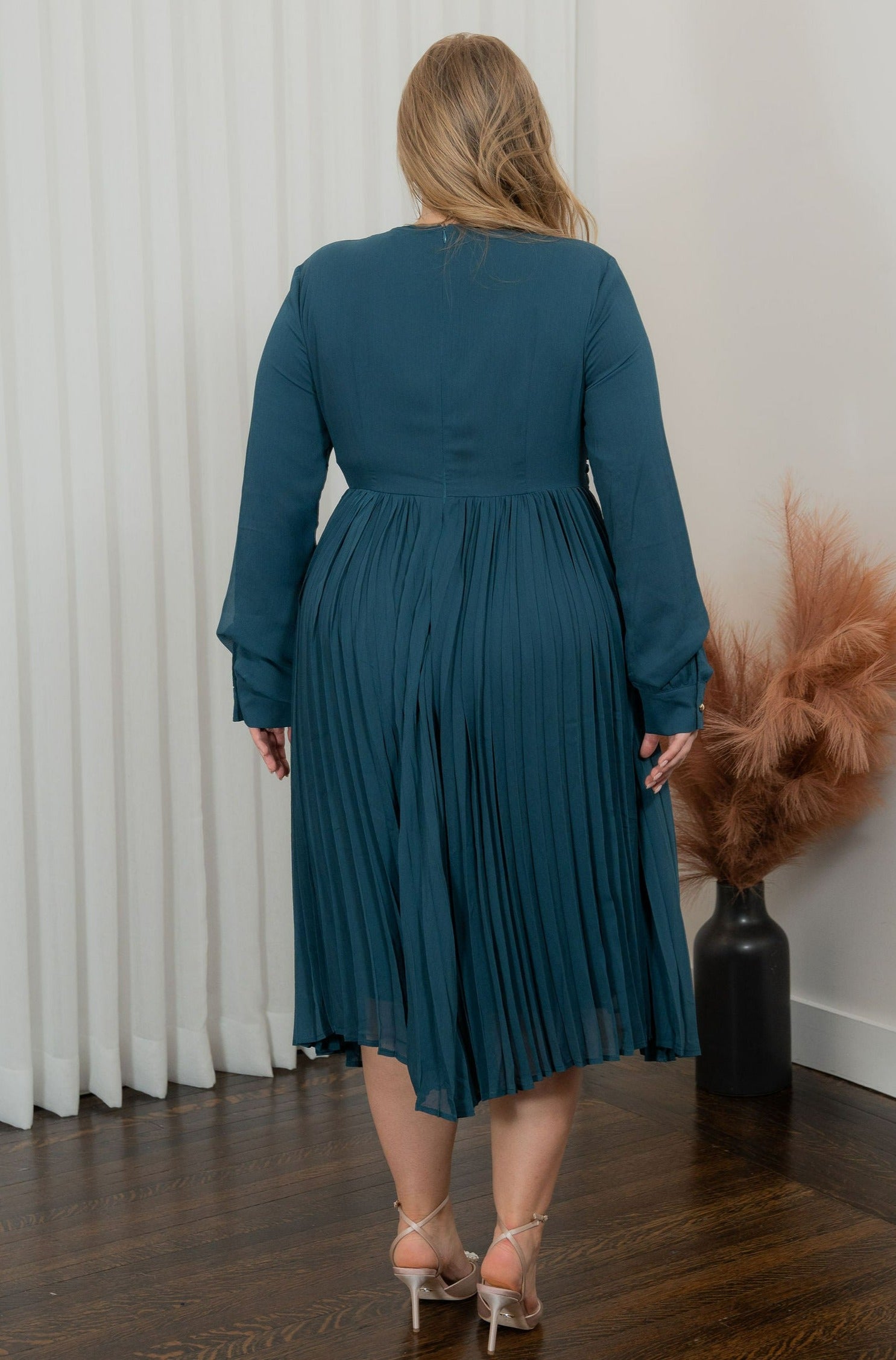 Scrunched top Pleated dress