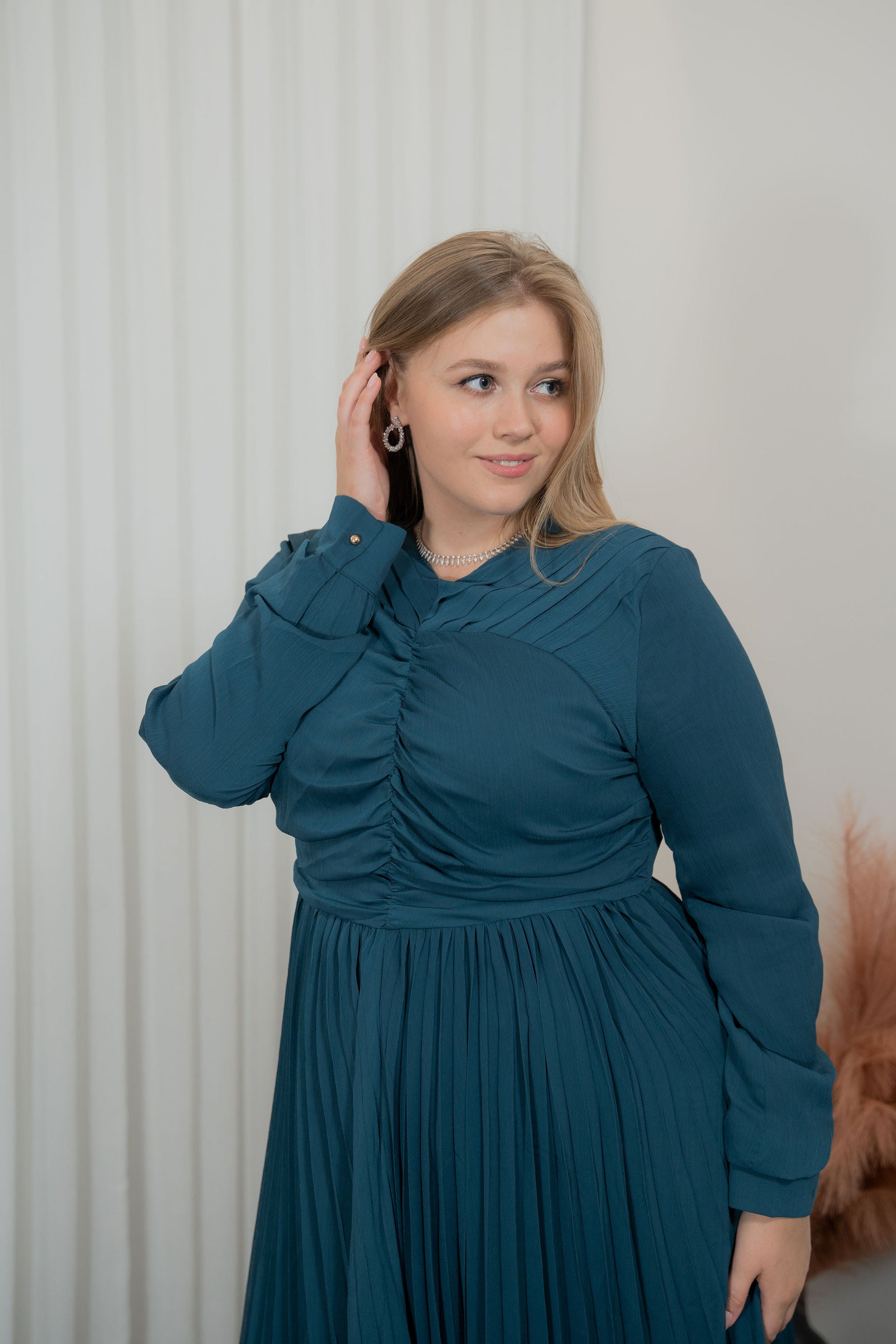 Scrunched top Pleated dress