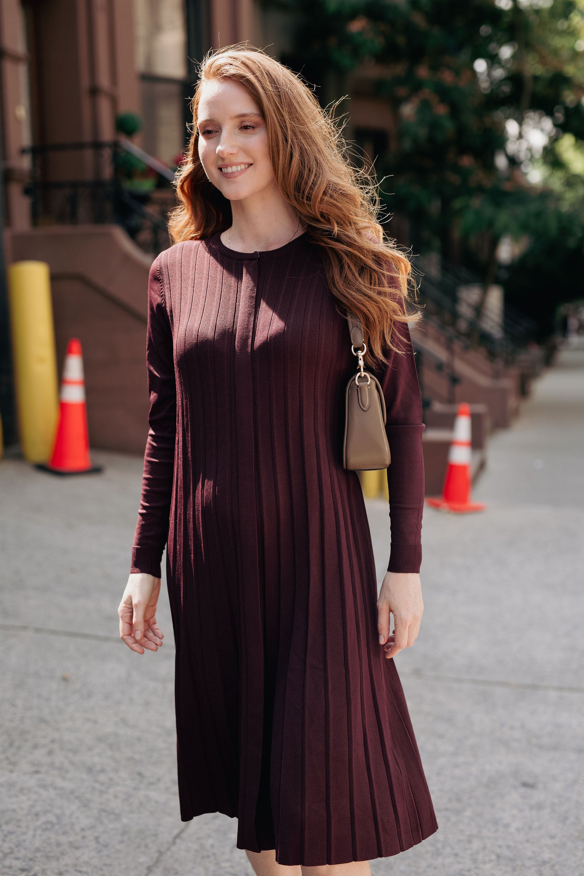 Pleated knit dress - maroon